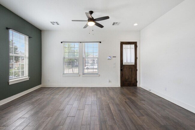 Building Photo - 534 Rigsby Ave