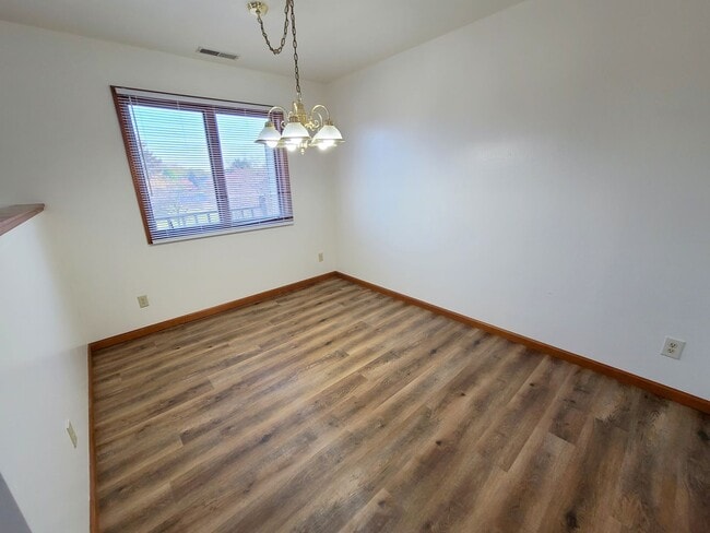 Building Photo - 209-C