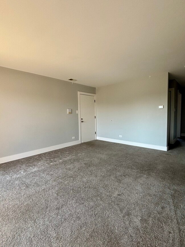 Building Photo - 14949 Lake View Dr