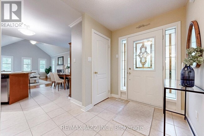 Building Photo - 350 Lakebreeze Dr