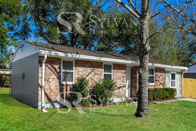 Foto del edificio - Step into your 4BR 2BA sunshine-filled haven