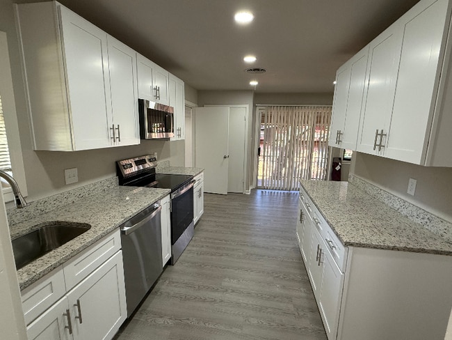 Building Photo - 8274 Lifford Pl
