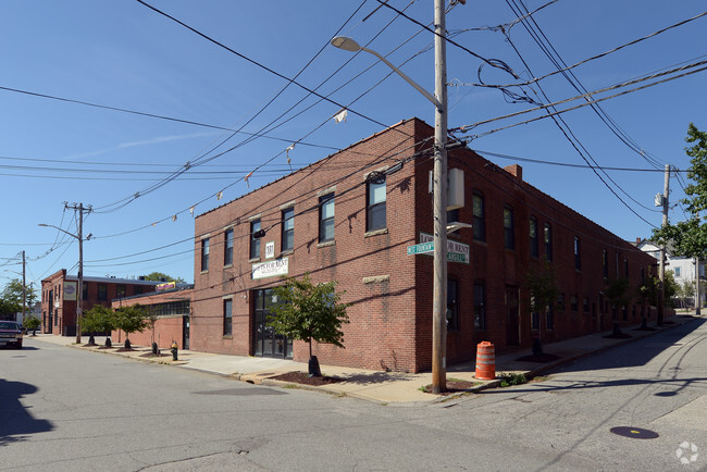 Building Photo - 381-391 W Fountain St