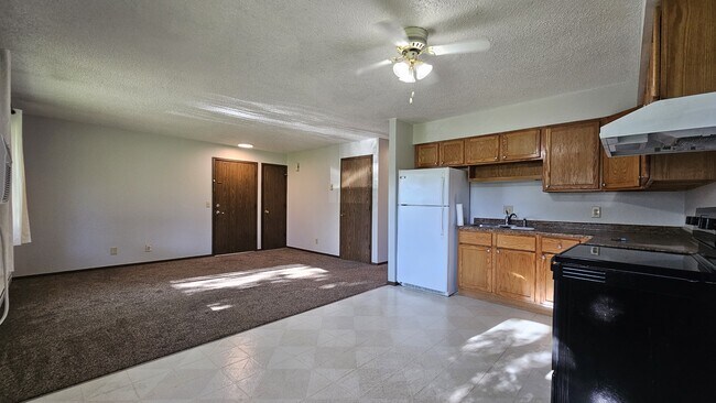 Building Photo - 2865 Springreen Dr