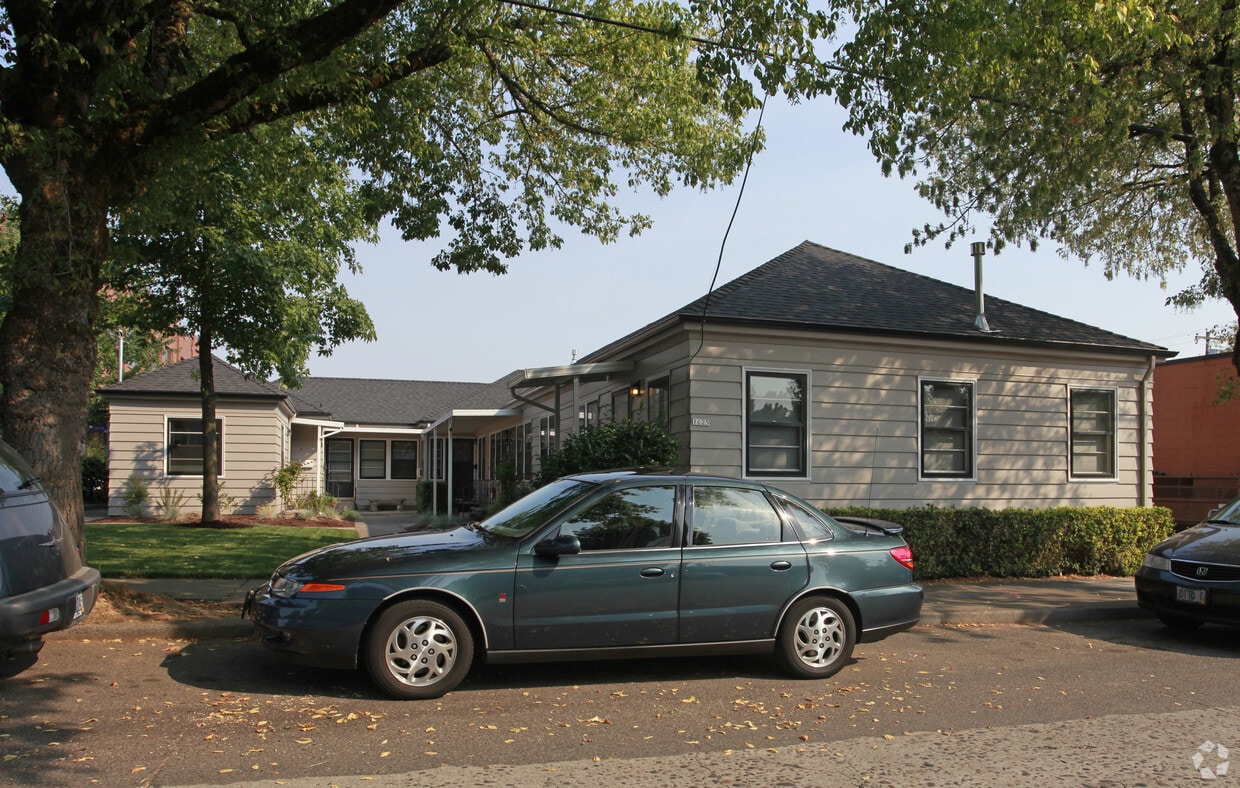 Primary Photo - 1625 SE Rural St