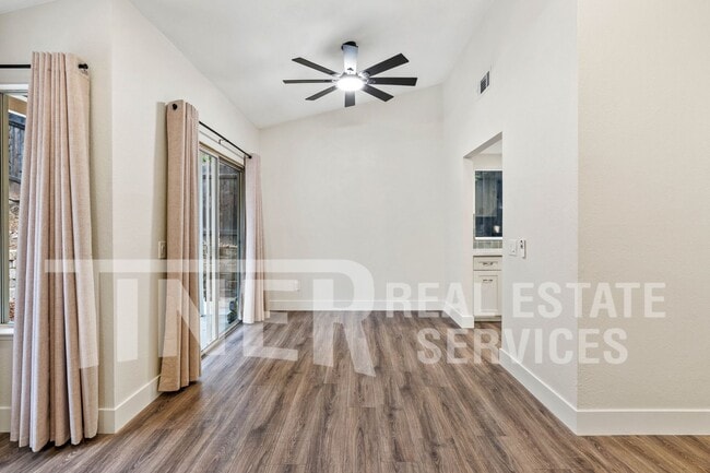 Building Photo - 3421 Cobblestone Dr