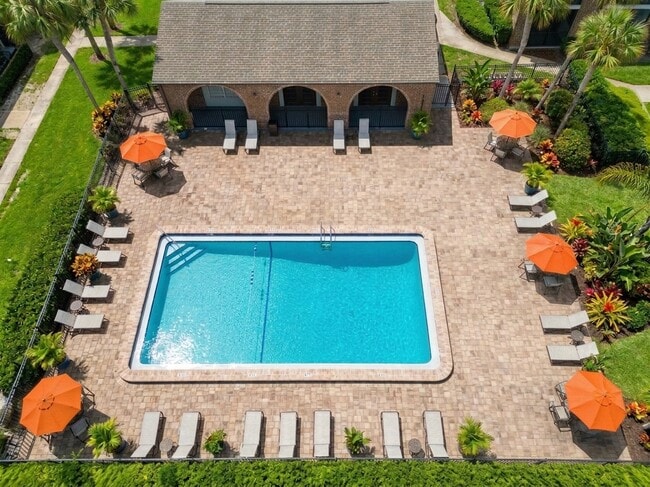 Building Photo - Laurel Pointe