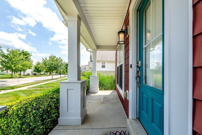 Foto del edificio - Gorgeous Updated 3 Bed 2.5 Bath Home w/2 C...