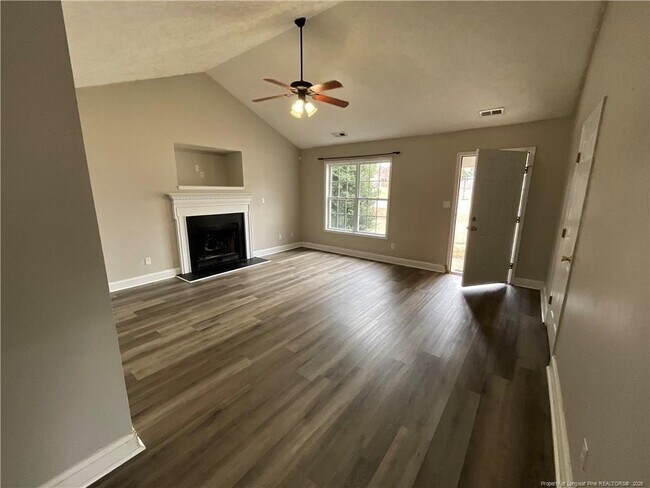 Foto del edificio - 301 Sanford Ct