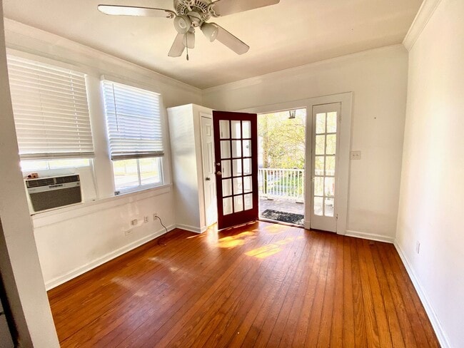 Building Photo - 1BD/1BA Uptown. Walk to Magazine St, Cherry Coffee, and Wisner Park