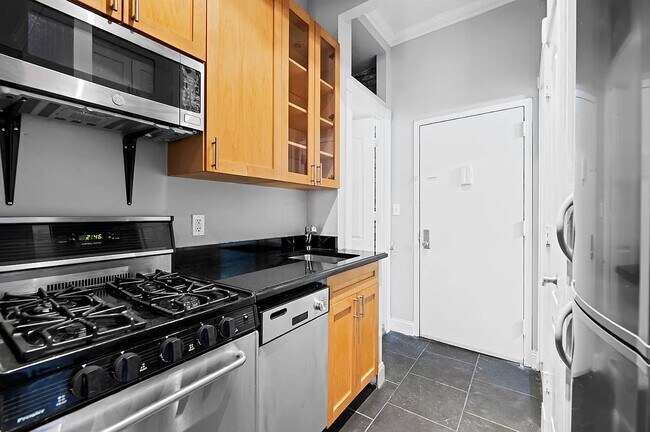 Foto del edificio - 354 E 19th St