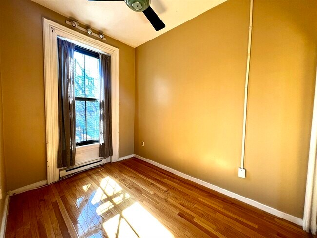 Foto del edificio - 703 Massachusetts Ave