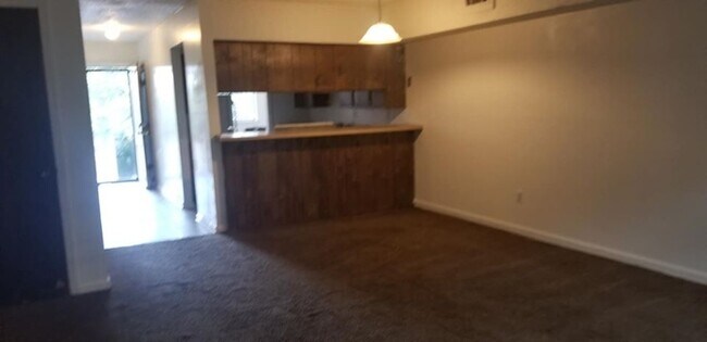 Foto del edificio - 1712 Sanford Dr