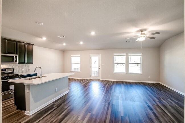 Foto del edificio - 1601 Longhorn Ranch Dr