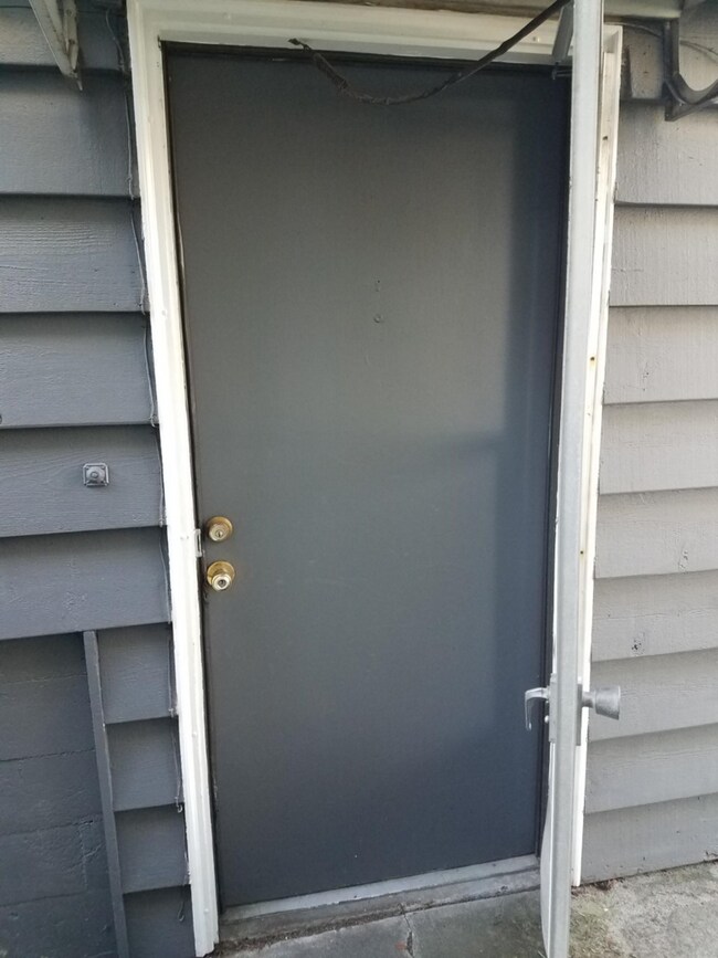 Building Photo - 852 HS CARLSEN