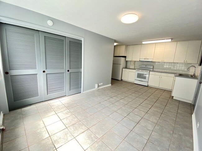 Foto del edificio - 2nd floor walk-up Makiki 1-bedroom, 1-bathroom, Near Punahou, UH Manoa, Kapiolani Hospital