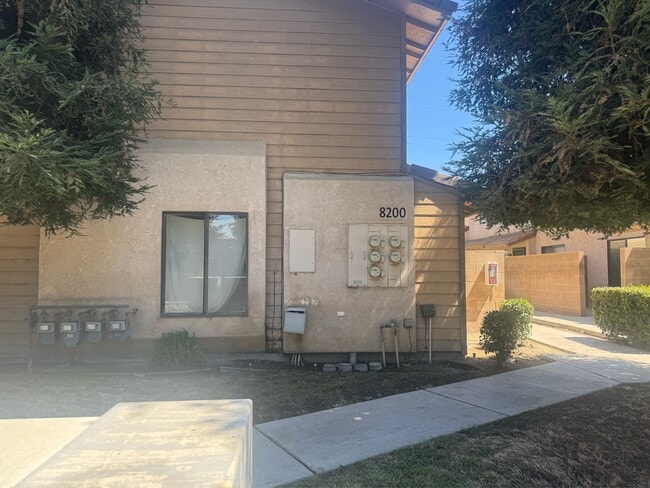 Building Photo - 8200 Laborough Dr