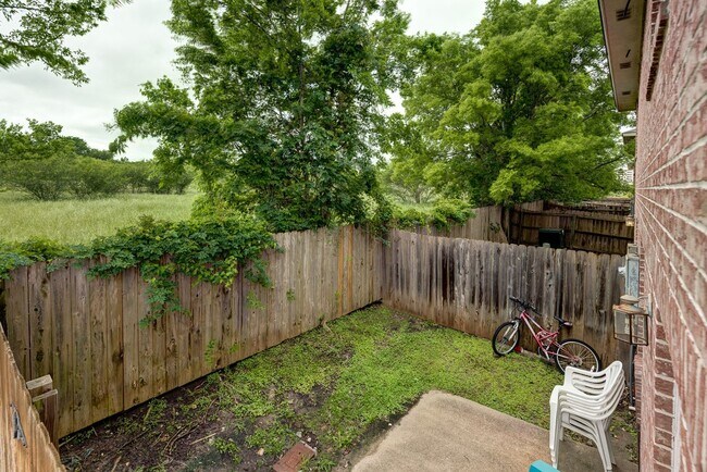 Building Photo - AUGUST 2025 PRE-LEASE Beautiful 4 Bed, 3 B...