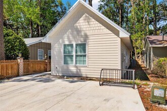 Building Photo - 204 Palm St