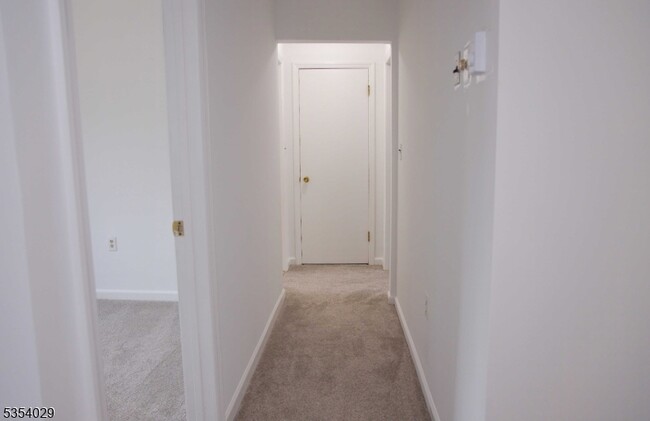 Building Photo - 16 B Lakeside Dr
