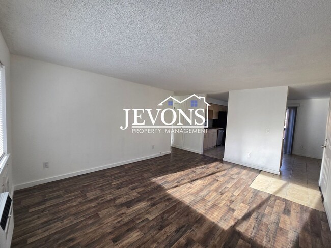 Foto del edificio - 607 N 6th Ave