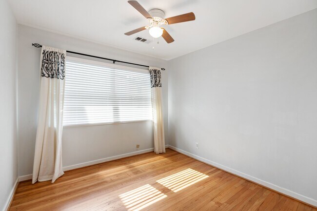 Foto del edificio - 5110 Hialeah Dr