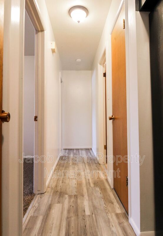 Foto del edificio - 220 N Fanning Ave