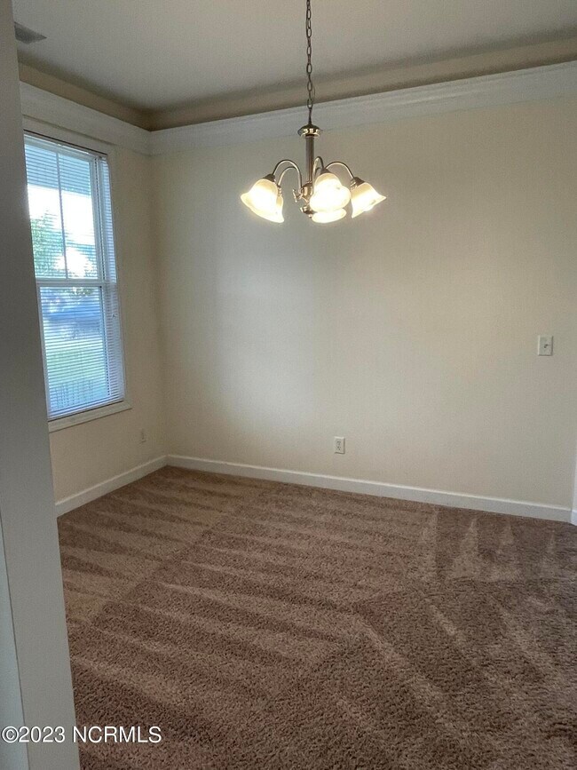 Building Photo - 115 Azalea Dr