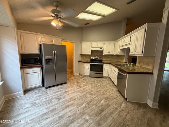 Foto del edificio - 8562 Echoridge Ct