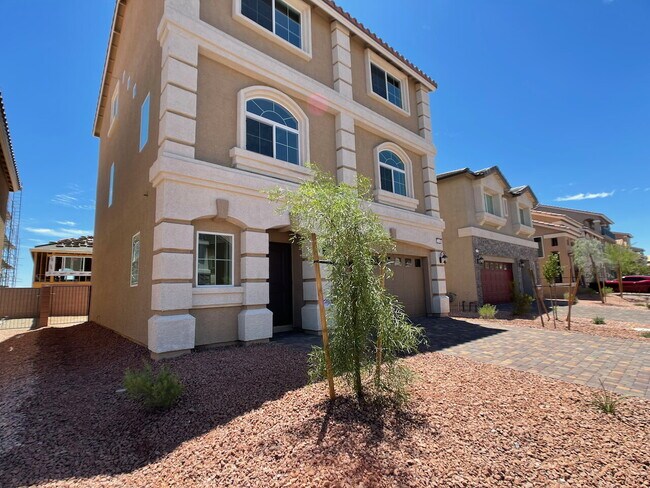 Building Photo - BEAUTIFUL 5 BED 3.5 BATH 3 FLOORS 2 CAR GARAGE SINGLE FAMILY HOME W/ LARGE LOFT & BACKYARD FOR RENT!