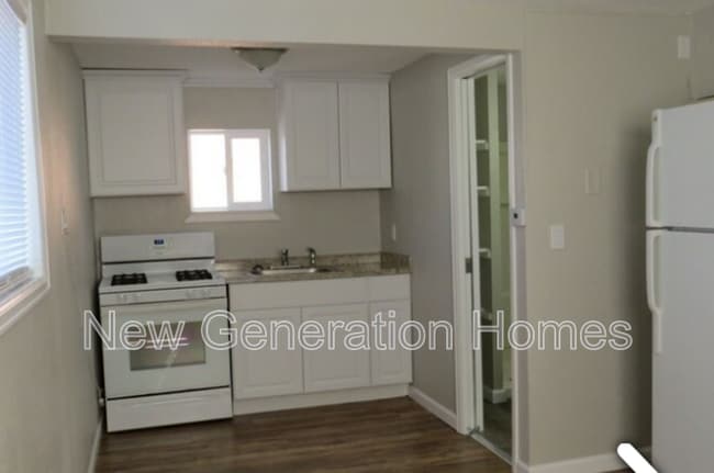 Building Photo - 226 Plum St