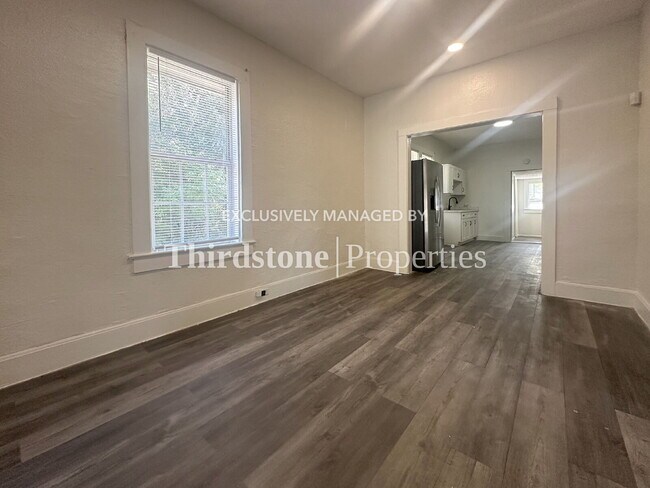 Building Photo - 2125 Lambert St