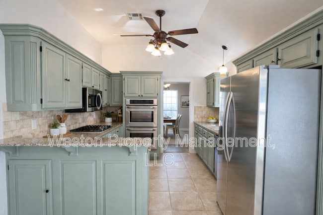 Building Photo - 18120 Chestnut Oak Dr