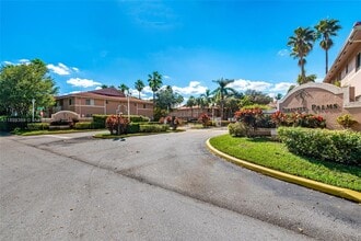Building Photo - 3211 Sabal Palm Manor
