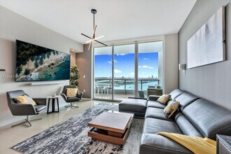 Building Photo - 900 Biscayne Blvd