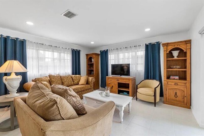 Foto del edificio - 2270 SE 5th St