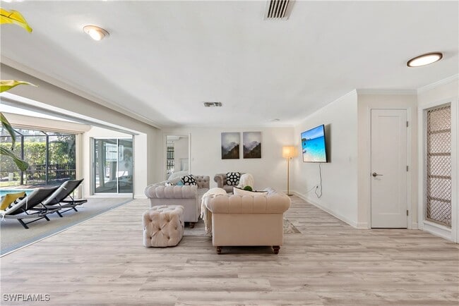 Building Photo - 2125 Marina Dr