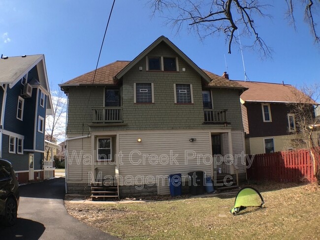 Building Photo - 1533-1535 Mars Ave