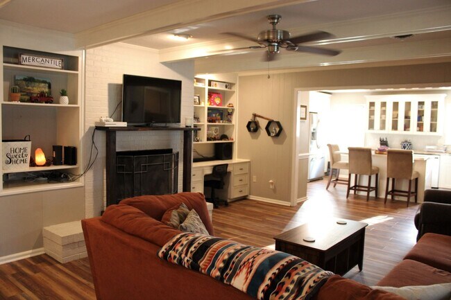 Building Photo - Home for Rent in Montgomery