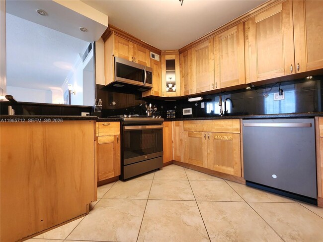 Building Photo - 2030 S Ocean Dr