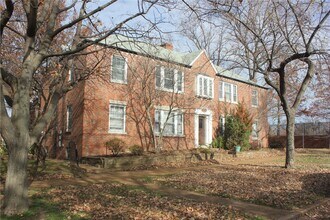 Building Photo - 6601 Alamo Ave