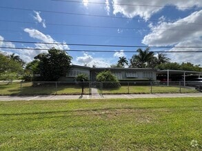 Building Photo - 900 NW 14th Ave