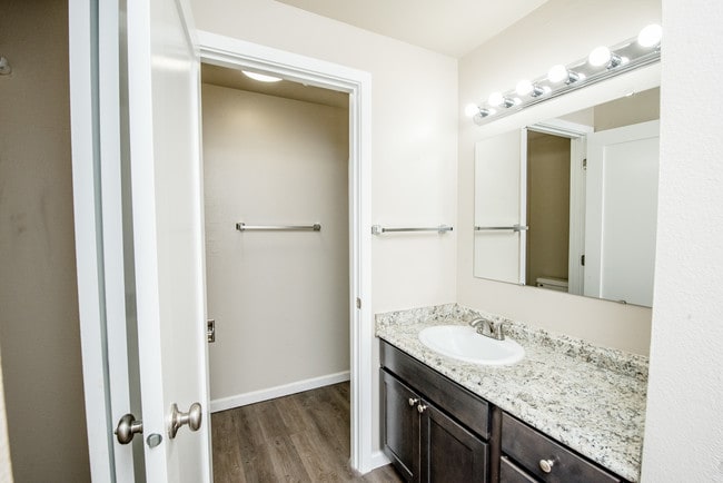 Building Photo - Crosspointe