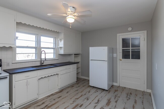 Foto del edificio - 986 Rita Dr