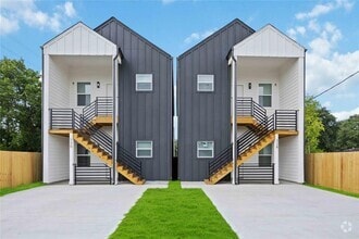 Building Photo - 330 Clearwater St