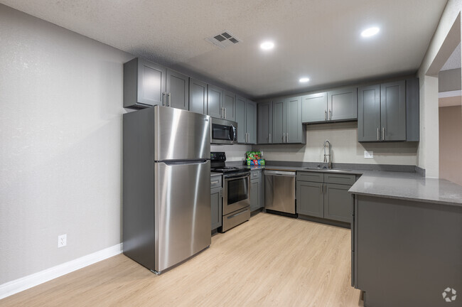 Palm Beach - Kitchen and Dinning Area - Sunset Pointe Apartments