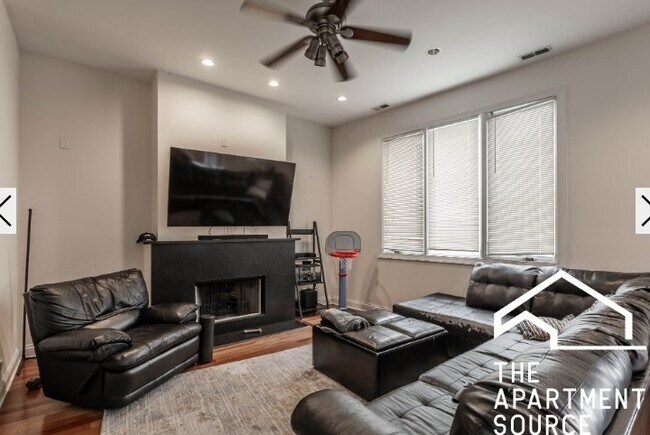 Photo - 1354 W Augusta Blvd Apartment