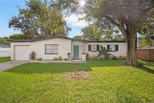 Foto del edificio - 9618 Pineridge Ave