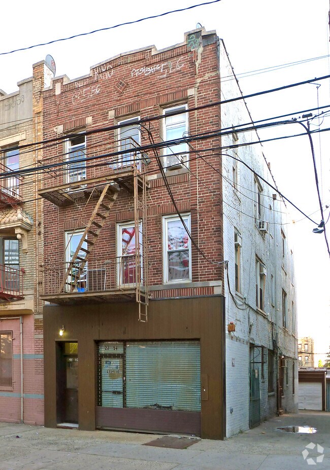 Building Photo - 23-54 31st St
