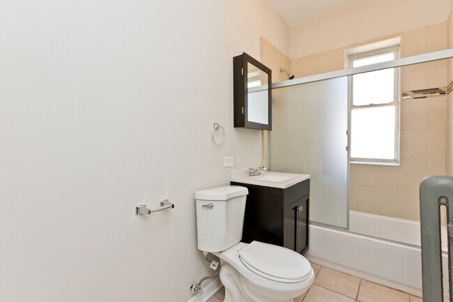 Foto del edificio - 4748 N Troy St